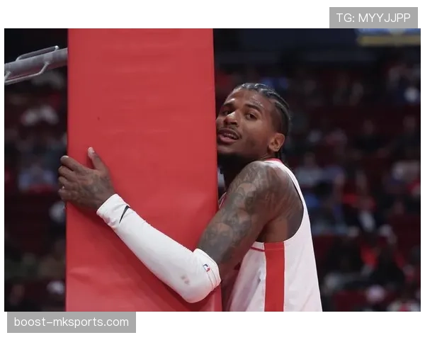 格林季后赛爆发引领球队逆袭,关键表现点燃球迷热情