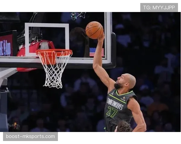 戈贝尔挡拆制造内线错位稳固防守效率提升明显